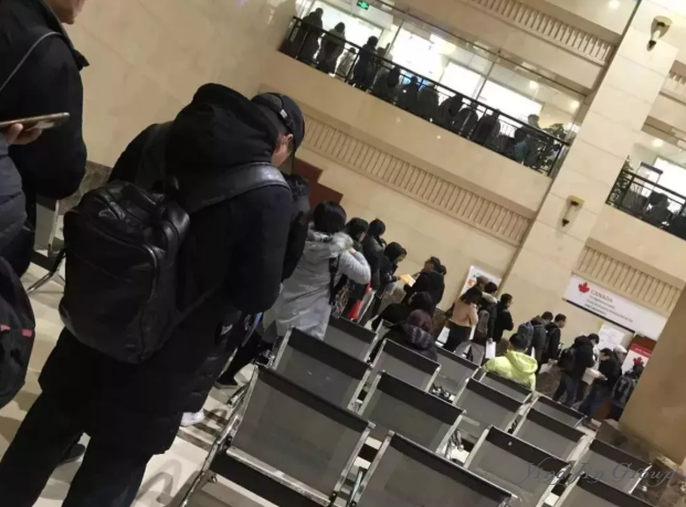 录指纹前1天,加拿大签证中心爆满