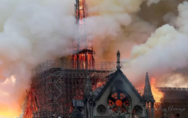 巴黎圣母院突发大火！一生必去的景点也许再也看不见了…