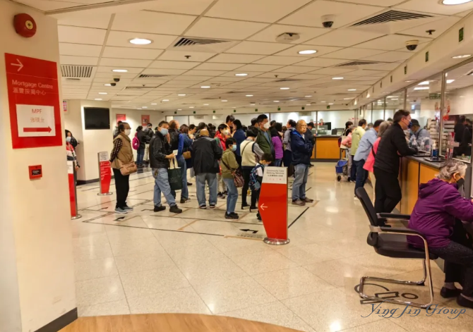 这个五一，内地人涌入香港，挤爆各大银行！