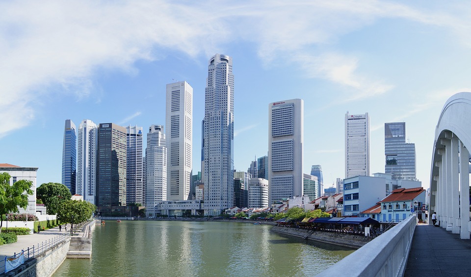在新加坡建立家族办公室的主要原因是什么？