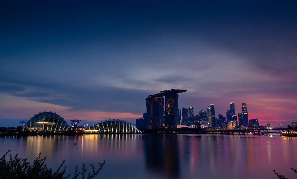 为什么很多中国人选择移民新加坡？